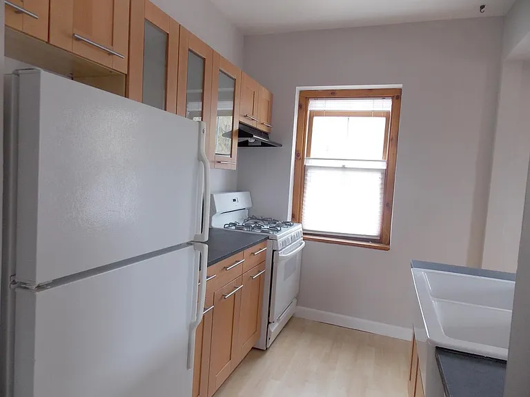 1010 State St #4 — Photo 2