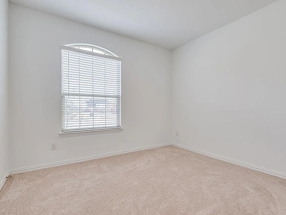 4th image of 2136 Okeefe Dr