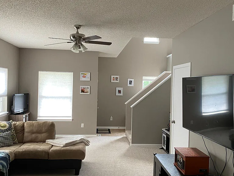 1707 Randall Dr — Photo 4