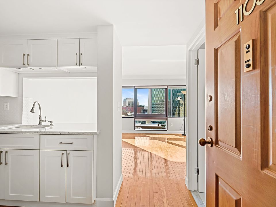 1st image of 127 Greyrock Pl