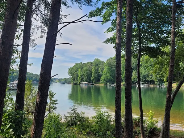 713 Bay Harbor Ln, Seneca, SC 29672