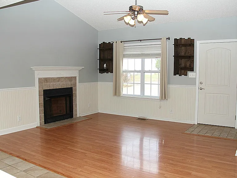 3826 Angelise Ln — Photo 4