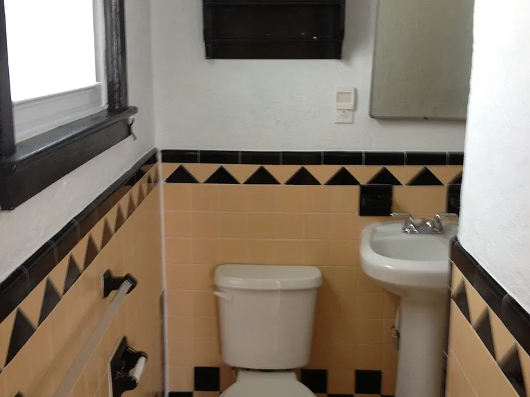 501 Frances Ter #D — Photo 7