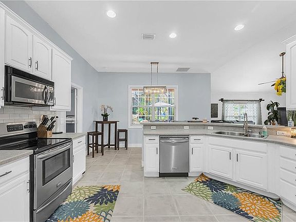 3rd image of 12310 Lake Valley Dr