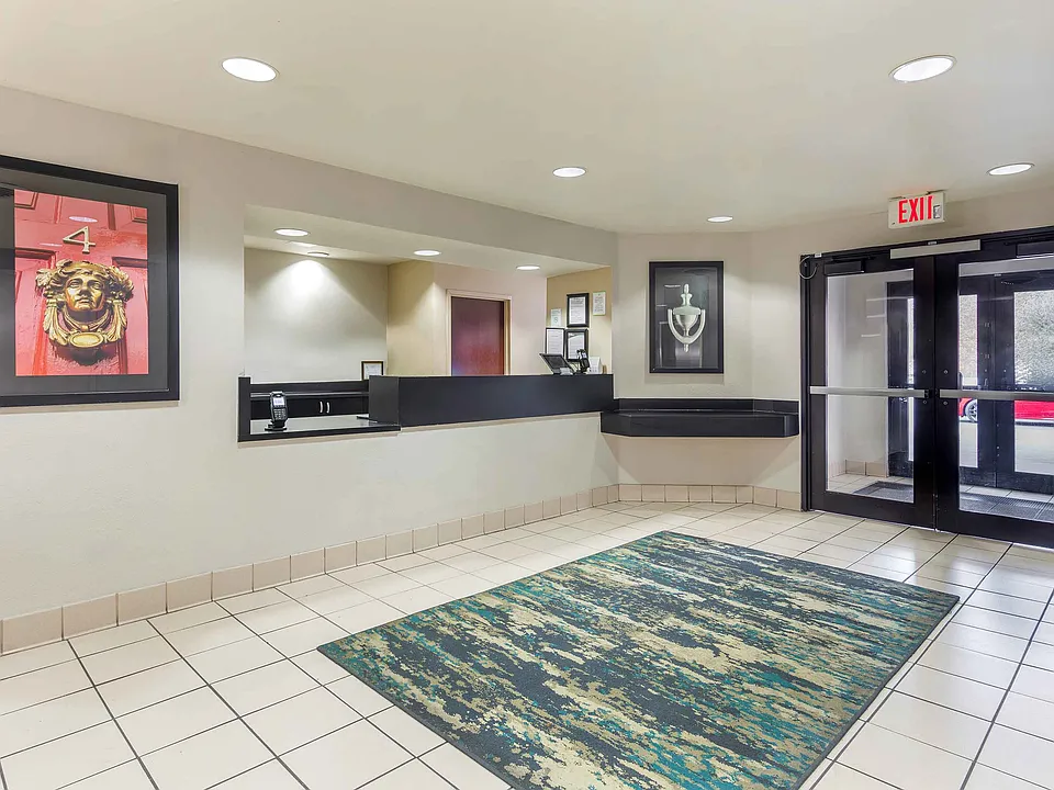 Lobby and Guest Check-in