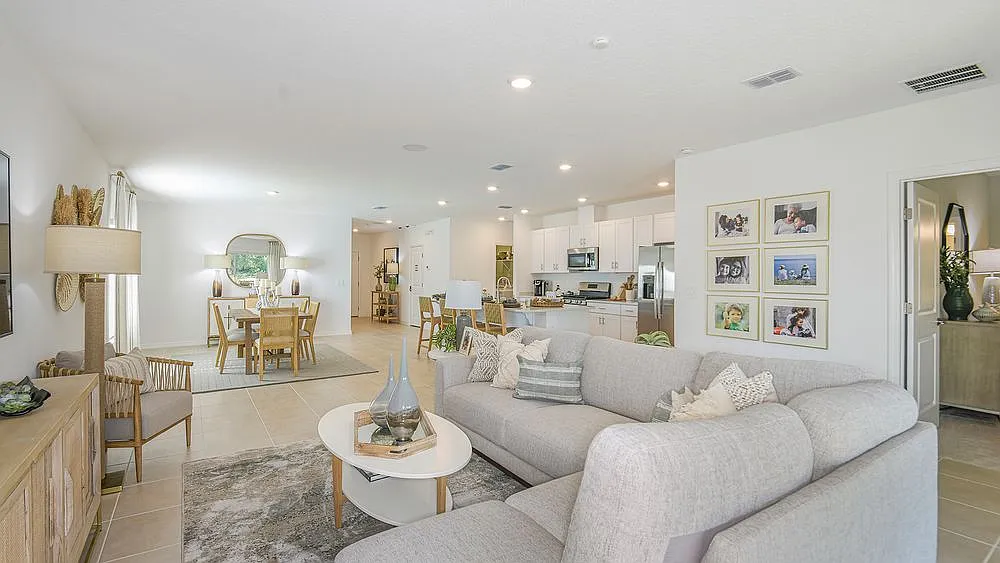 4 bed, 2105 sqft, $2,400 — Photo 2