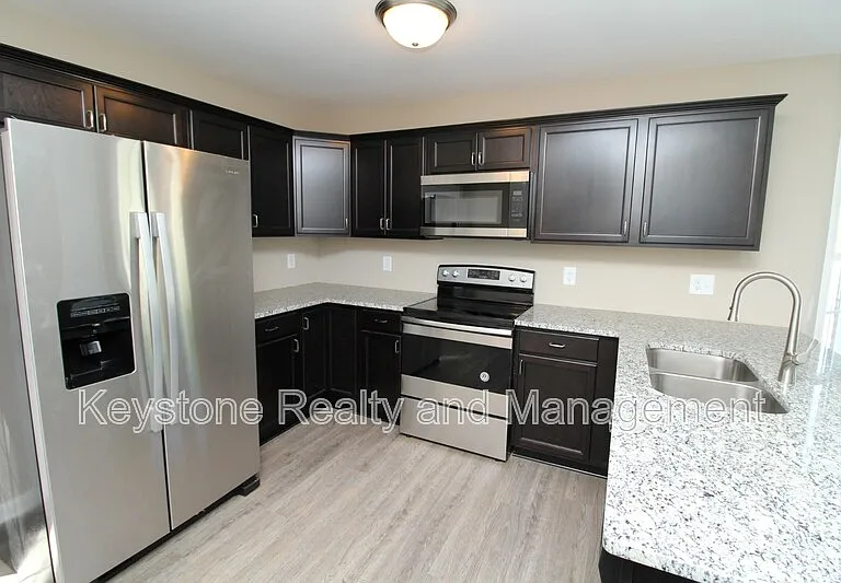301 Landrum Pl #F — Photo 3