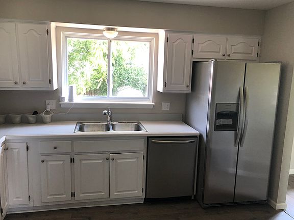 3rd image of 5525 Yeager Ct