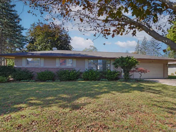 3190 Mysylvia Dr, Saginaw, MI 48601