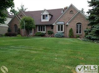 8762 Marquette Dr, Grosse Ile, MI 48138