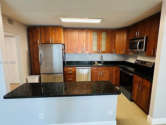 4th image of 19390 Collins Ave APT 624