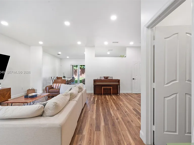 2635 Dunwoodie Pl — Photo 2