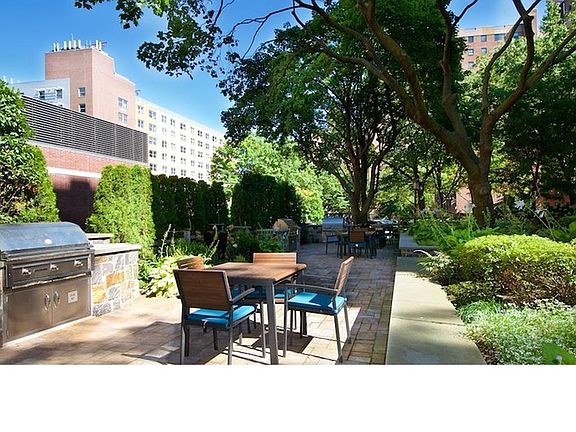 3rd image of 175 Willoughby St APT 11D