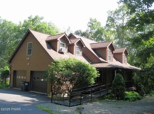 1007 Sierra Ct, Hawley, PA 18428