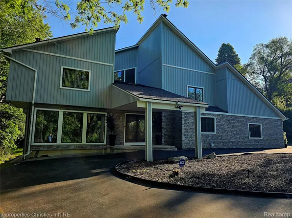 1830 Lone Pine Rd, Bloomfield Hills, MI 48302
