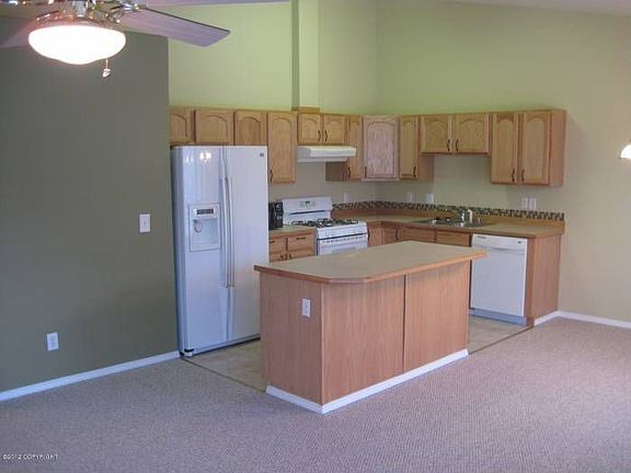 Kitchen Photo 2