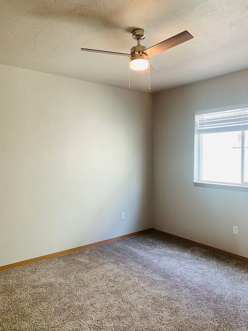 Maple Apartments — Photo 4