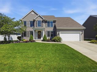 33 Hidden Meadow Xing, Lancaster, NY 14086