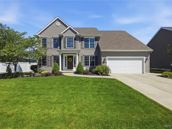 33 Hidden Meadow Xing, Lancaster, NY 14086
