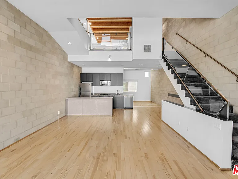717 N Highland Ave #16 — Photo 2