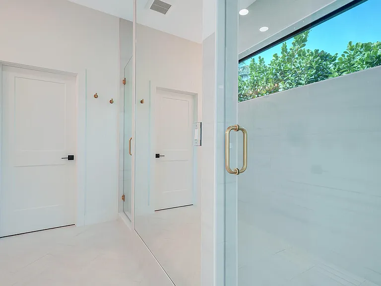 1248 N Harbor Dr — Photo 30