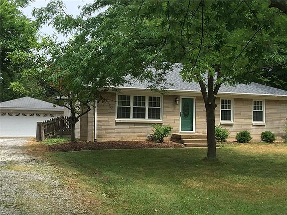 2nd image of 1000 E Beechwood Ln