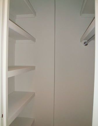 4th image of 4307 39th Pl APT 4E