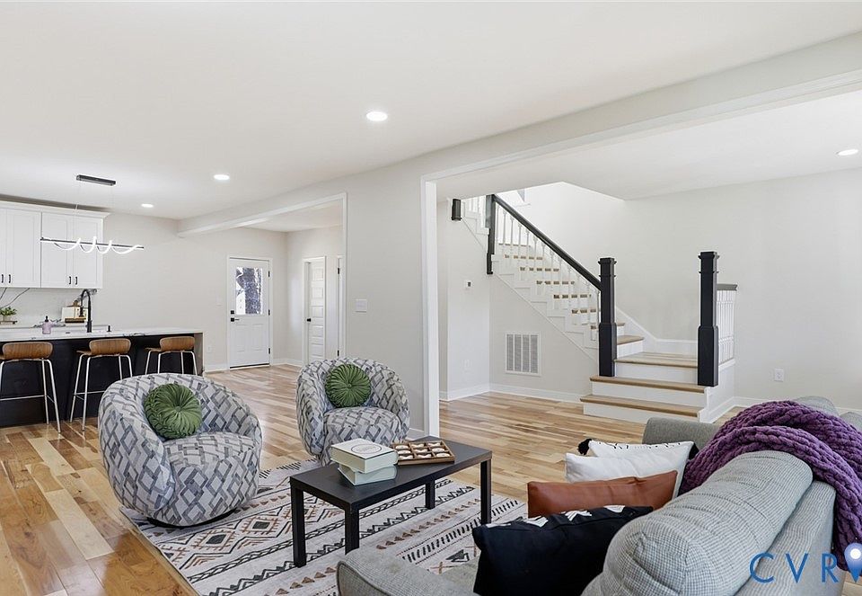 1st image of 415 W 24th St