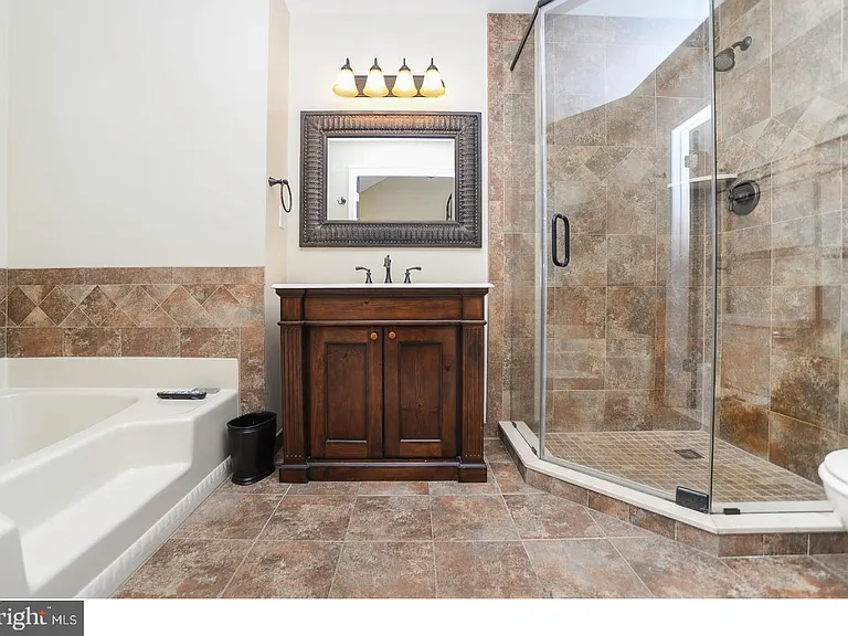 102 Hazelwood Ln — Photo 14