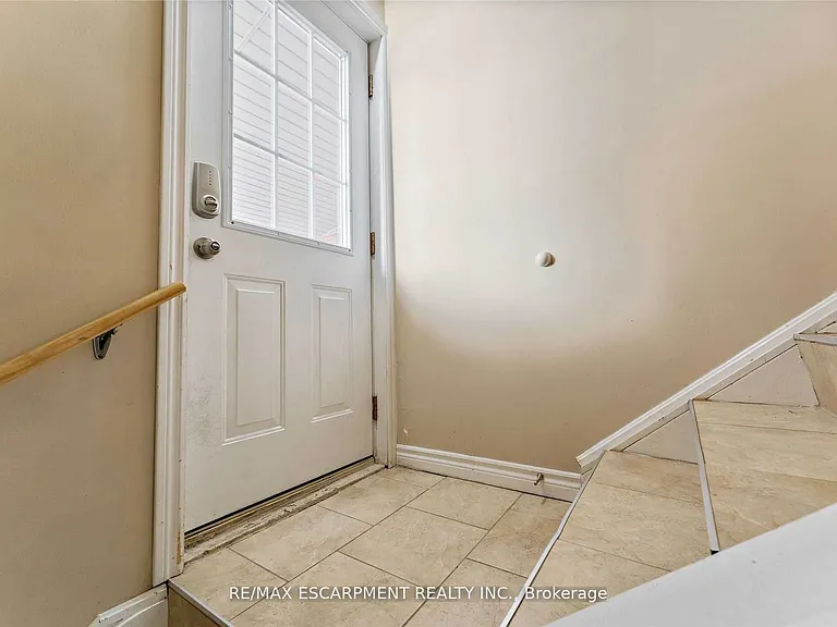 864 Upper Ottawa St #BASEMENT — Photo 2