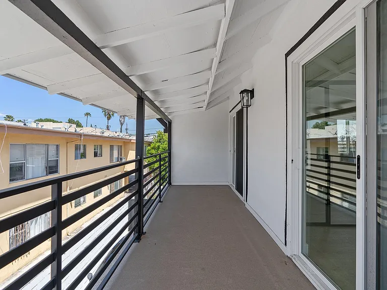 1206 Tamarind Ave — Photo 36