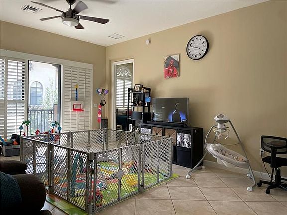 3rd image of 2925 NW 126th Ave APT 422