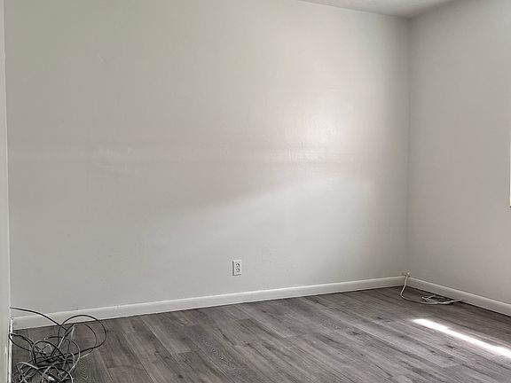 5th image of 384 Avenue N SW #1