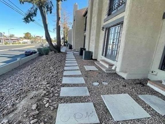 2nd image of 2818 Calle Del Oro