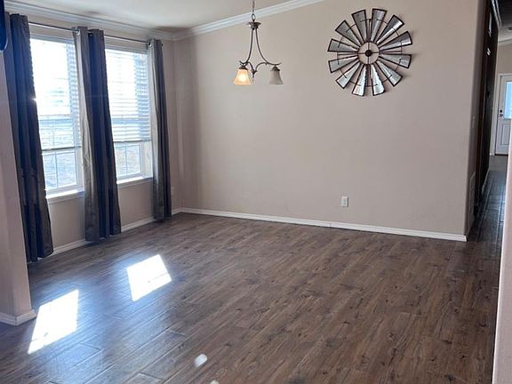 3rd image of 606 Rackler St