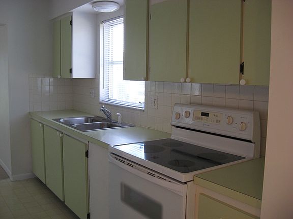 5th image of 5880 38th Ave N APT 111