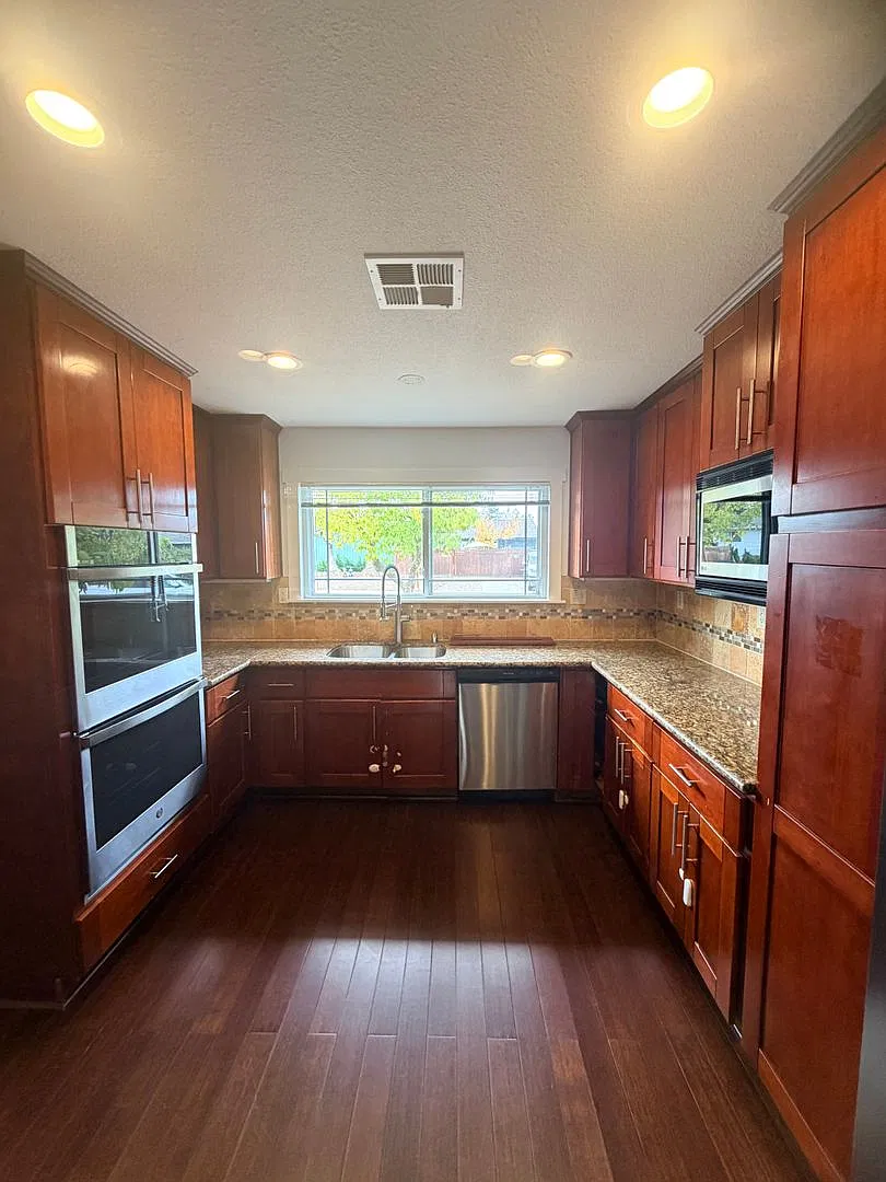 Beautiful Concord Single Family Home — Photo 4