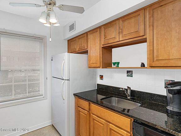 4th image of 919 Jamestown Ave #101