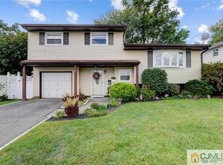 34 Dawn Dr, Port Reading, NJ 07064
