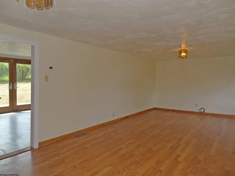 2726 Stewartstown Rd — Photo 10
