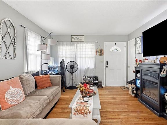 5th image of 1009 Mary Kay Ln