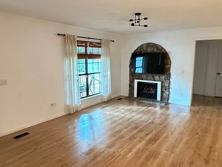 5105 Hunter Village Dr — Photo 6