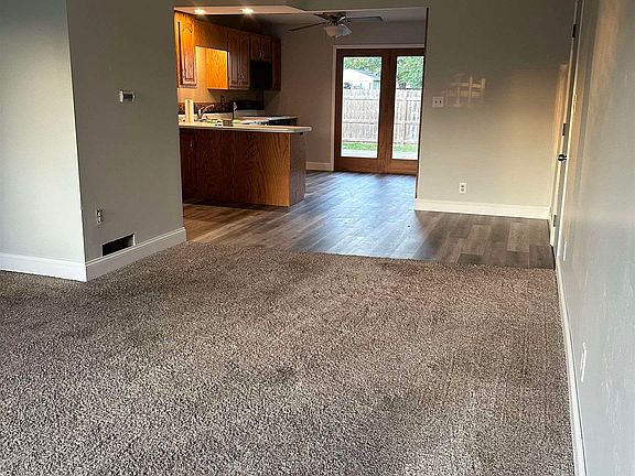 4th image of 405 S Prairie St