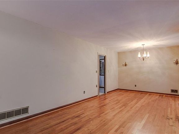 4th image of 2548 Casablanca Dr