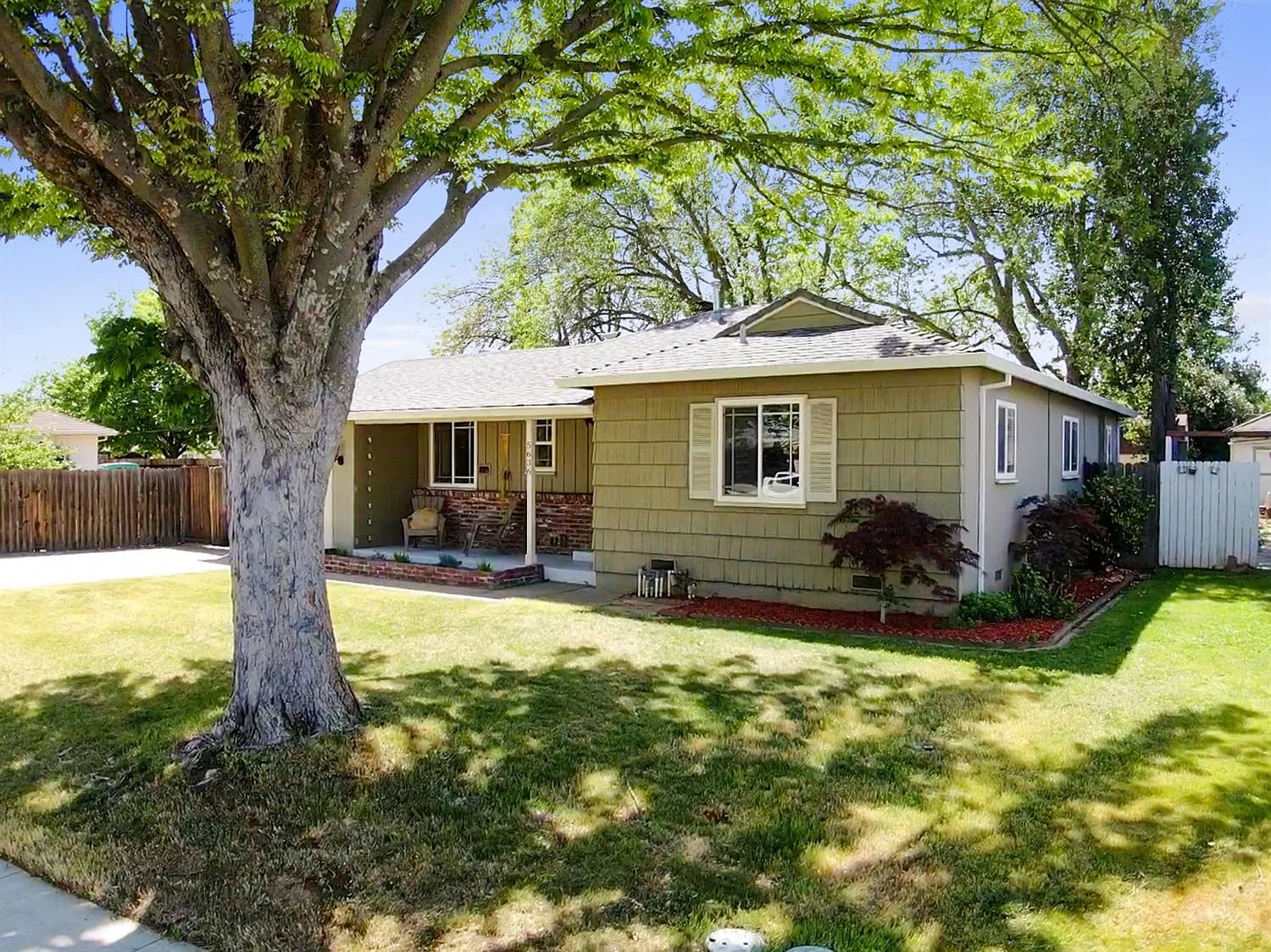 5636 Milner Way photo 1