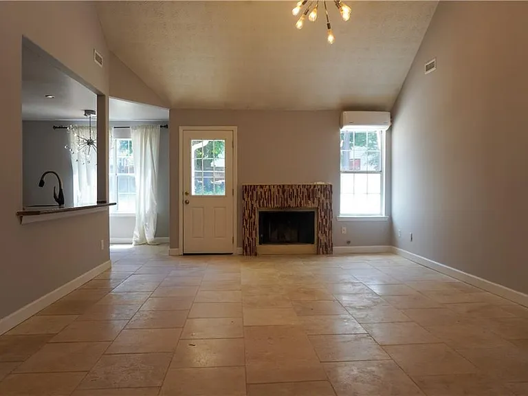626 Beaver Run Trce — Photo 2