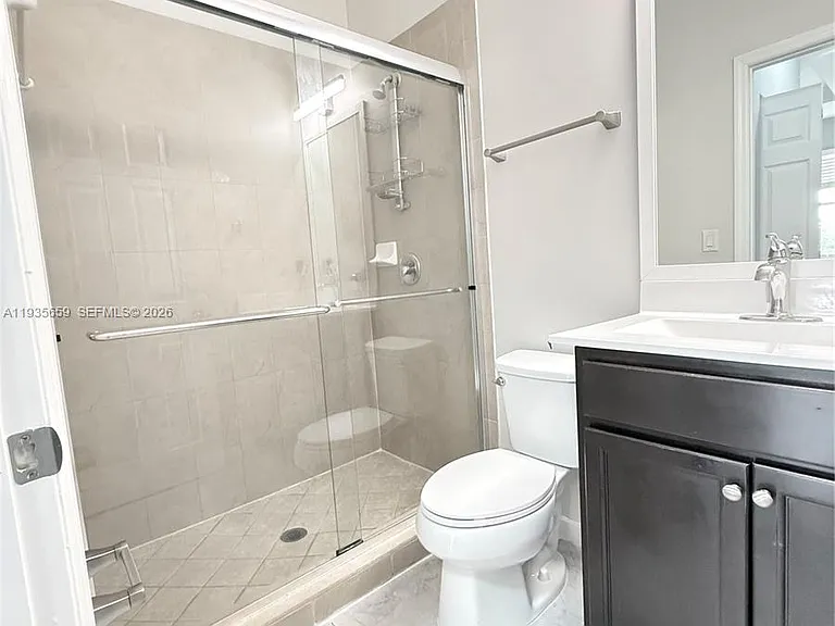 134 SE 28th Ter #5 — Photo 10