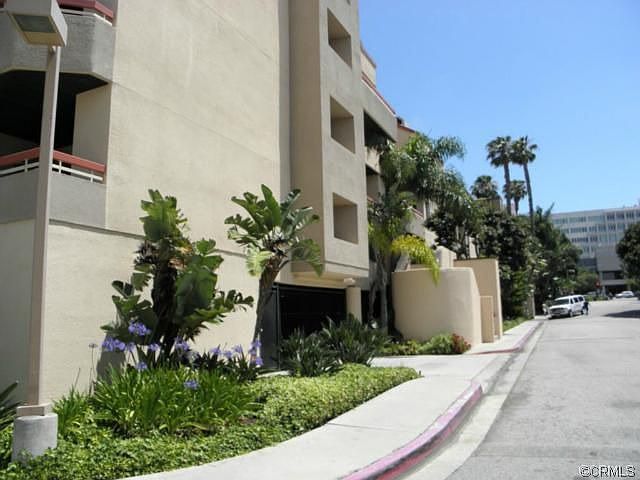 1st image of 941 W Carson St APT 206