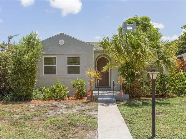 500 Evergreen Dr, Lake Park, FL 33403