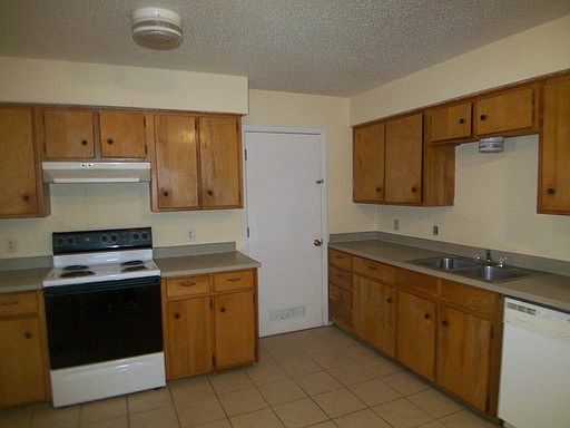 3rd image of 1710 Elkhart Ave APT A